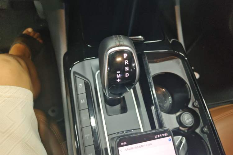 Used Maserati Levante 2016 3.0T Standard Edition Gear Lever
