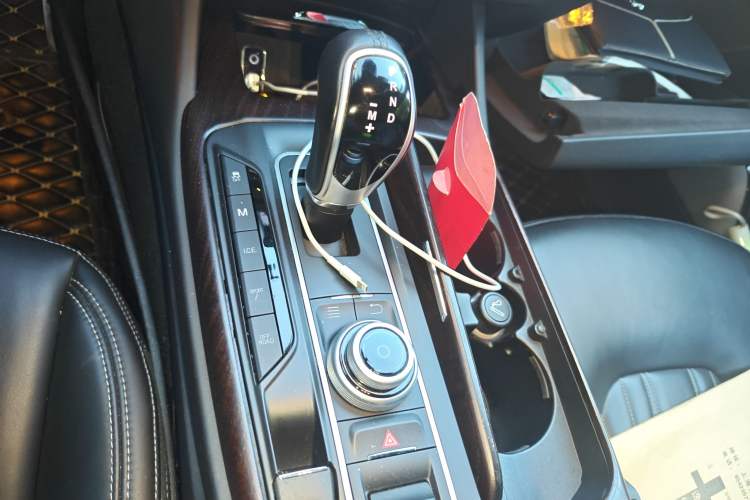 Used Maserati Levante 2016 3.0T Standard Edition Gear Lever