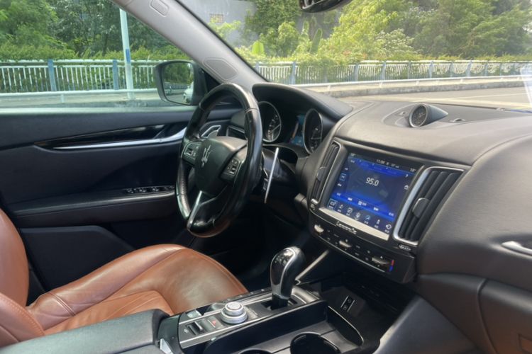 Used Maserati Levante 2016 3.0T Standard Edition Interior 13