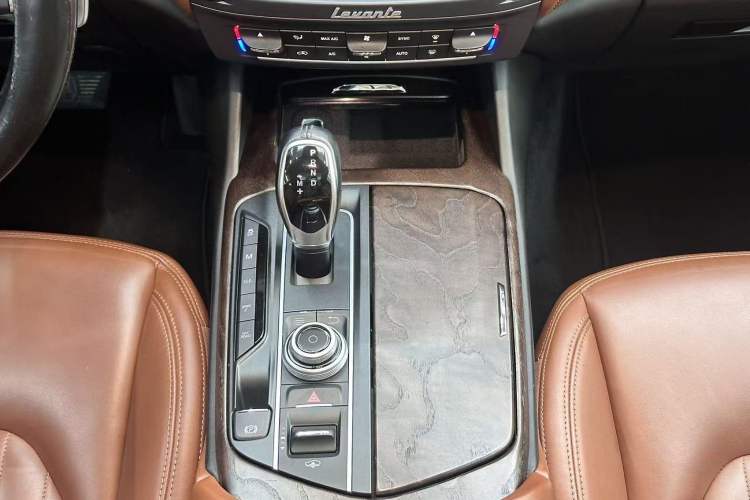 Used Maserati Levante 2016 3.0T Standard Edition Interior 2
