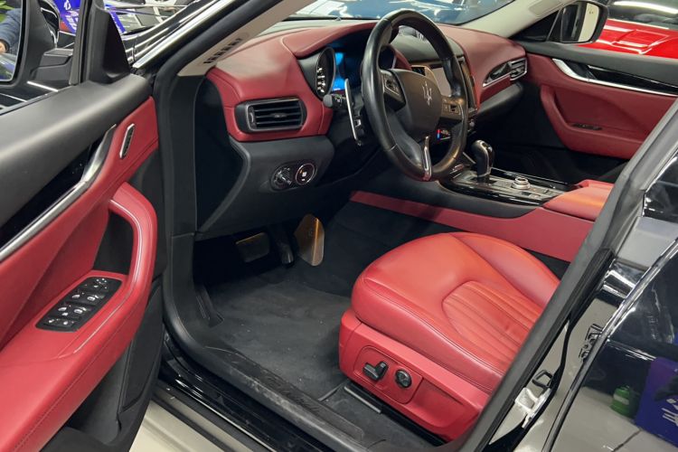 Used Maserati Levante 2016 3.0T Standard Edition Interior 2