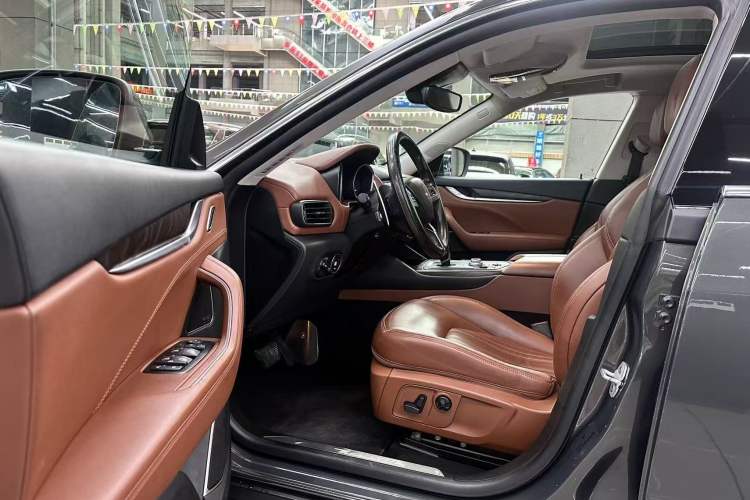 Used Maserati Levante 2016 3.0T Standard Edition Interior 3