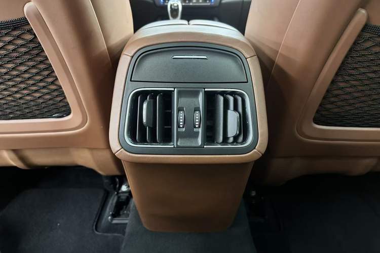 Used Maserati Levante 2016 3.0T Standard Edition Interior 5