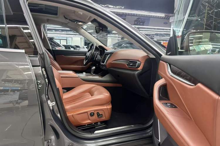 Used Maserati Levante 2016 3.0T Standard Edition Interior 6