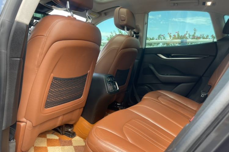 Used Maserati Levante 2016 3.0T Standard Edition Interior 8