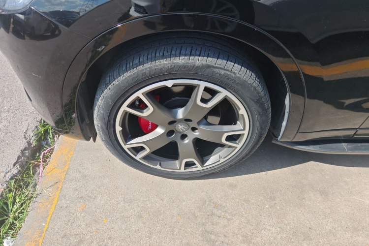 Used Maserati Levante 2016 3.0T Standard Edition Left Front Wheel Hub