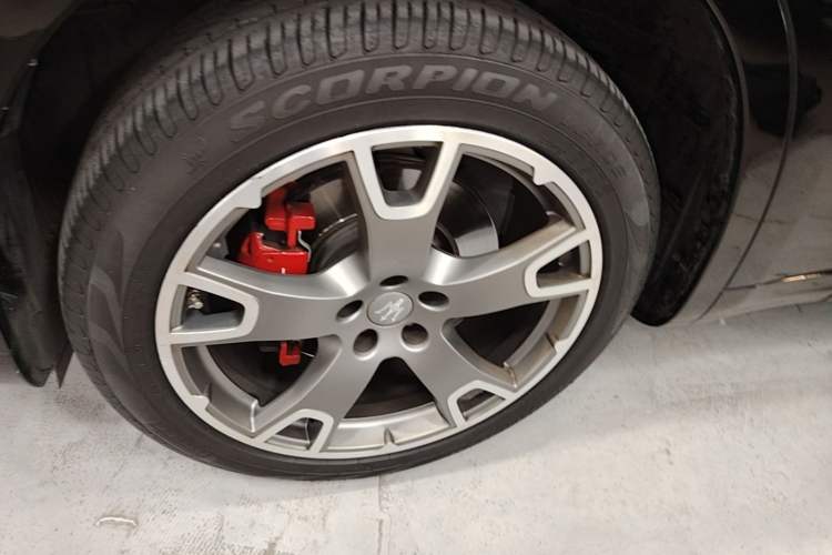 Used Maserati Levante 2016 3.0T Standard Edition Left Front Wheel Hub