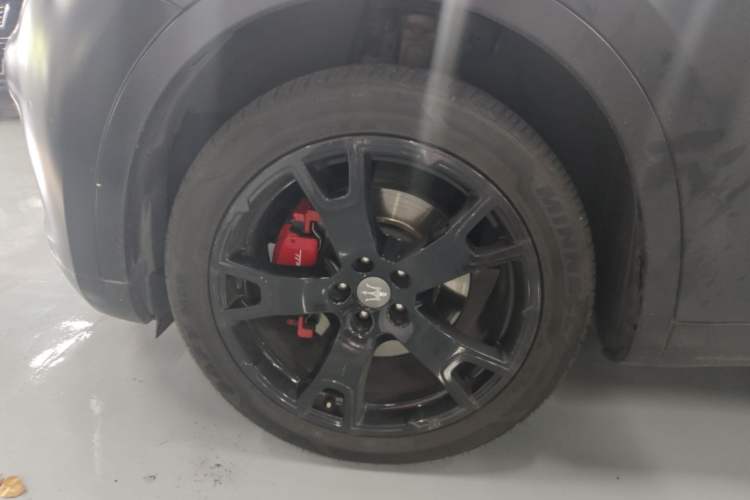 Used Maserati Levante 2016 3.0T Standard Edition Left Front Wheel Hub
