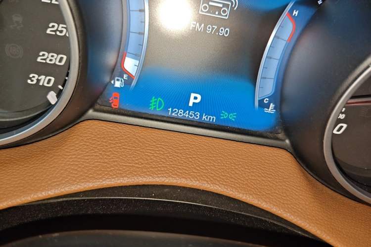 Used Maserati Levante 2016 3.0T Standard Edition Odometer Close Up