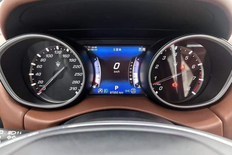 Used Maserati Levante 2016 3.0T Standard Edition Odometer Close Up