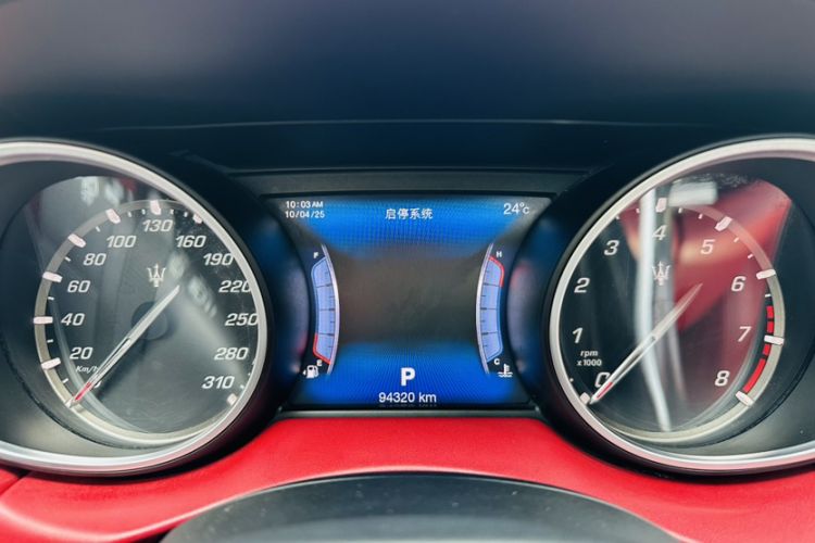 Used Maserati Levante 2016 3.0T Standard Edition Odometer Close Up