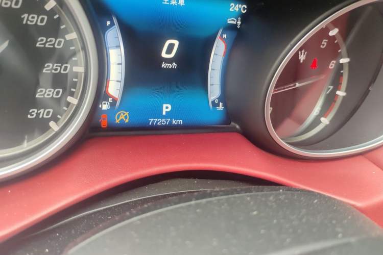 Used Maserati Levante 2016 3.0T Standard Edition Odometer Close Up