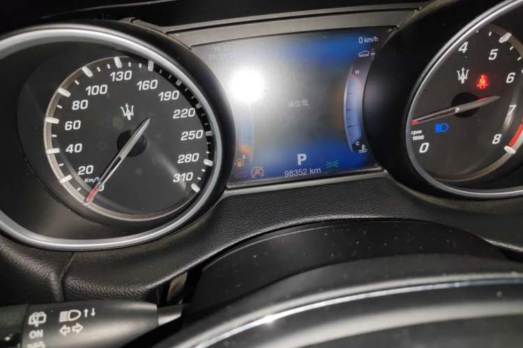 Used Maserati Levante 2016 3.0T Standard Edition Odometer Close Up