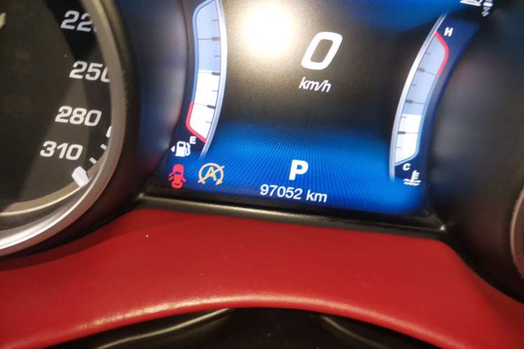 Used Maserati Levante 2016 3.0T Standard Edition Odometer Close Up