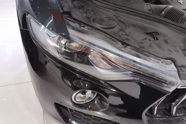 Used Maserati Levante 2016 3.0T Standard Edition Right Front Headlight