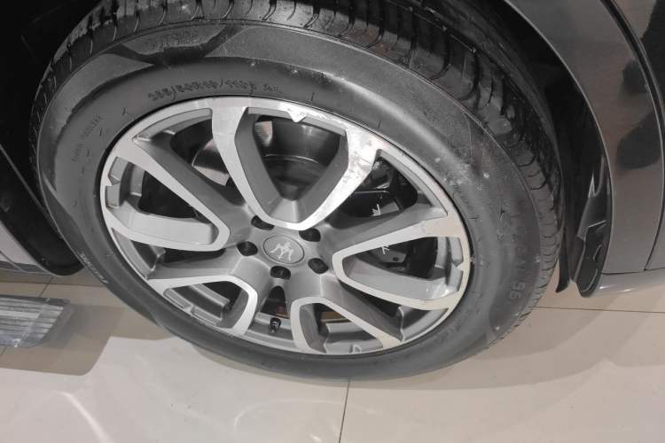 Used Maserati Levante 2016 3.0T Standard Edition Right Front Wheel Hub