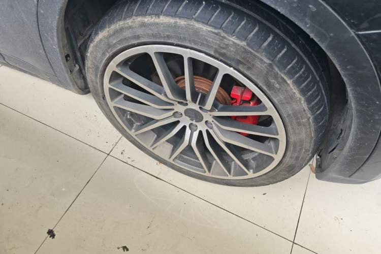 Used Maserati Levante  Right Front Wheel Hub