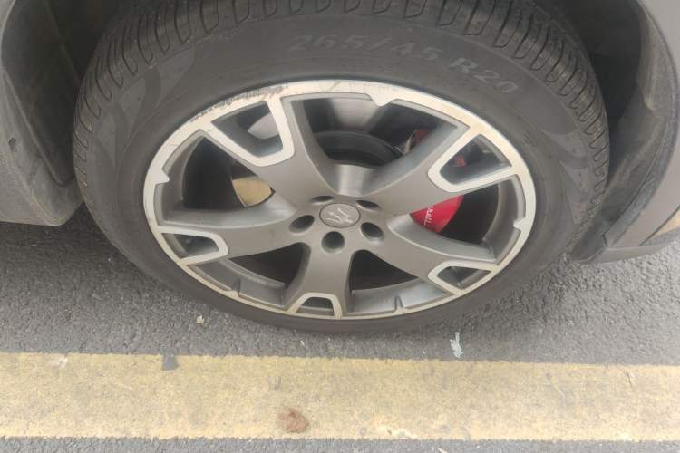 Used Maserati Levante 2016 3.0T Standard Edition Right Front Wheel Hub