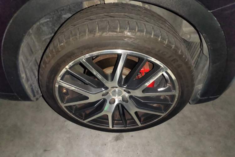 Used Maserati Levante 2016 3.0T Standard Edition Right Front Wheel Hub