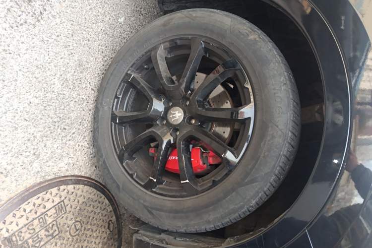 Used Maserati Levante 2016 3.0T Standard Edition Right Front Wheel Hub