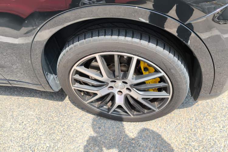 Used Maserati Levante 2016 3.0T Standard Edition Right Front Wheel Hub