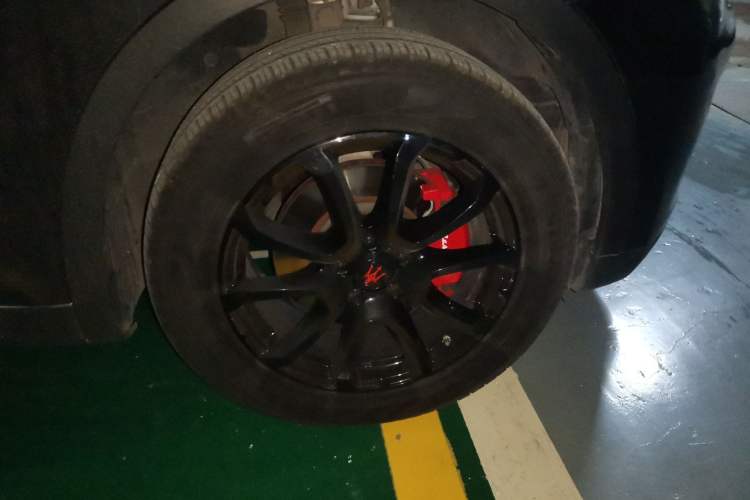 Used Maserati Levante 2016 3.0T Standard Edition Right Front Wheel Hub