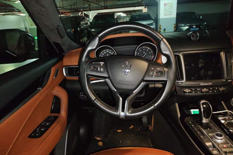 Used Maserati Levante 2016 3.0T Standard Edition Steering Wheel