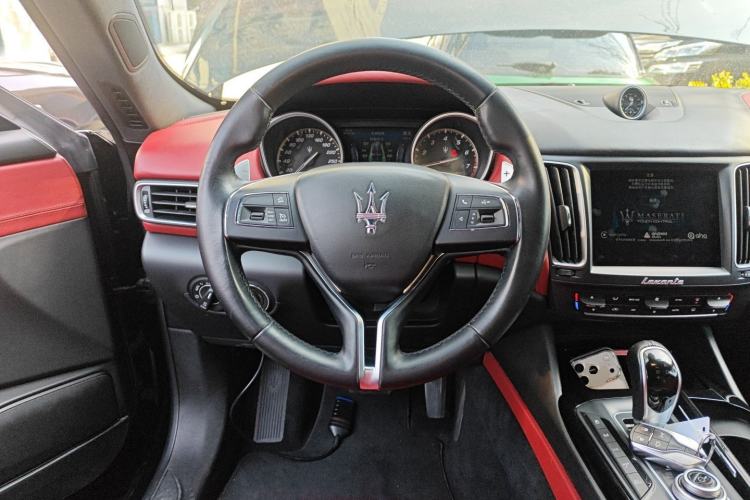 Used Maserati Levante 2016 3.0T Standard Edition Steering Wheel