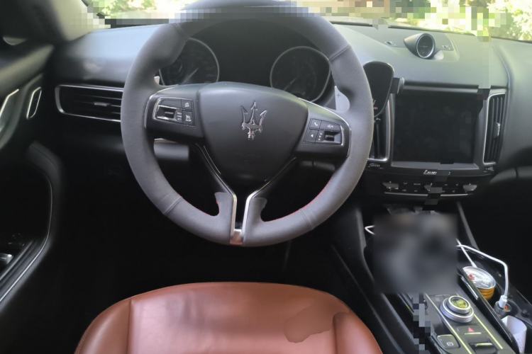Used Maserati Levante 2016 3.0T Standard Edition Steering Wheel