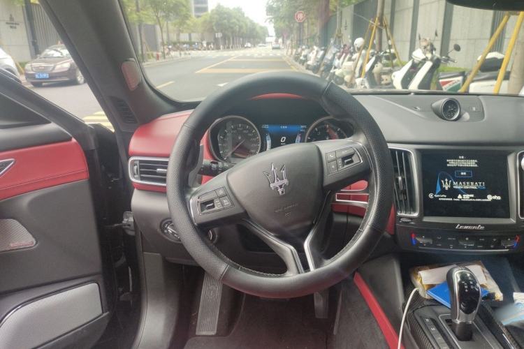 Used Maserati Levante 2016 3.0T Standard Edition Steering Wheel