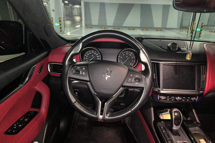 Used Maserati Levante 2016 3.0T Standard Edition Steering Wheel