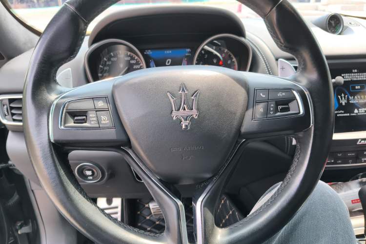 Used Maserati Levante 2016 3.0T Standard Edition Steering Wheel