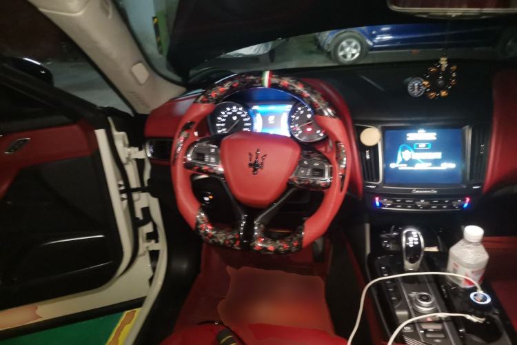 Used Maserati Levante 2016 3.0T Standard Edition Steering Wheel
