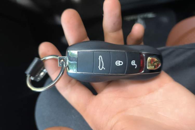 Used Maserati Levante 2016 3.0T Standard Edition Vehicle Key