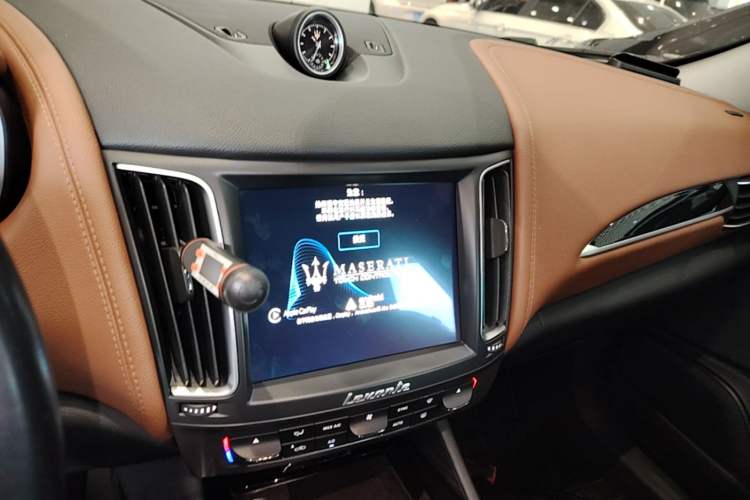 Used Maserati Levante 2016 3.0T Standard Edition Audio And AC Panel