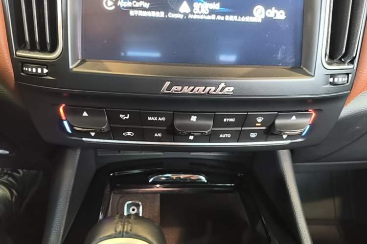 Used Maserati Levante 2016 3.0T Standard Edition Audio And AC Panel