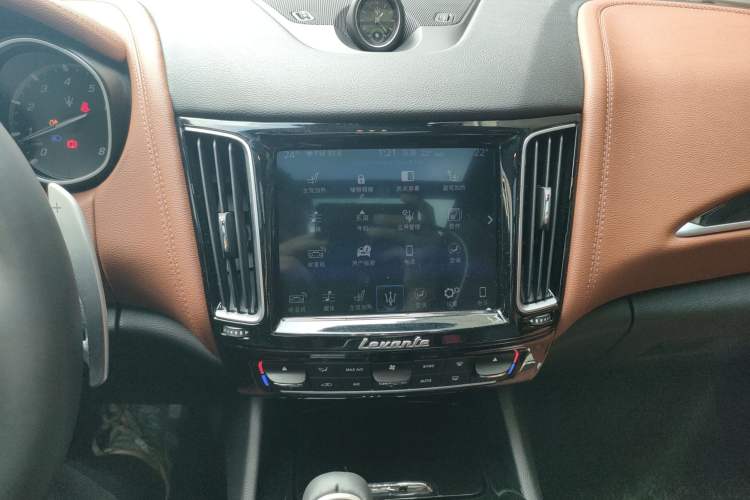 Used Maserati Levante 2016 3.0T Standard Edition Audio And AC Panel