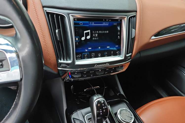 Used Maserati Levante 2016 3.0T Standard Edition Audio And AC Panel