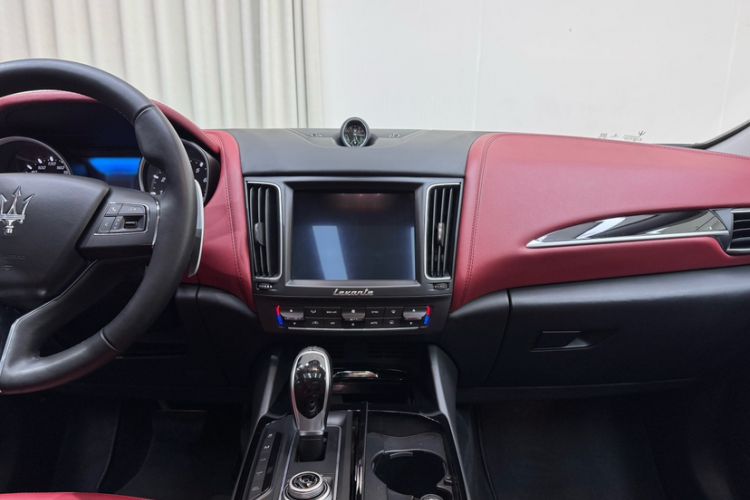 Used Maserati Levante 2016 3.0T Standard Edition Audio And AC Panel