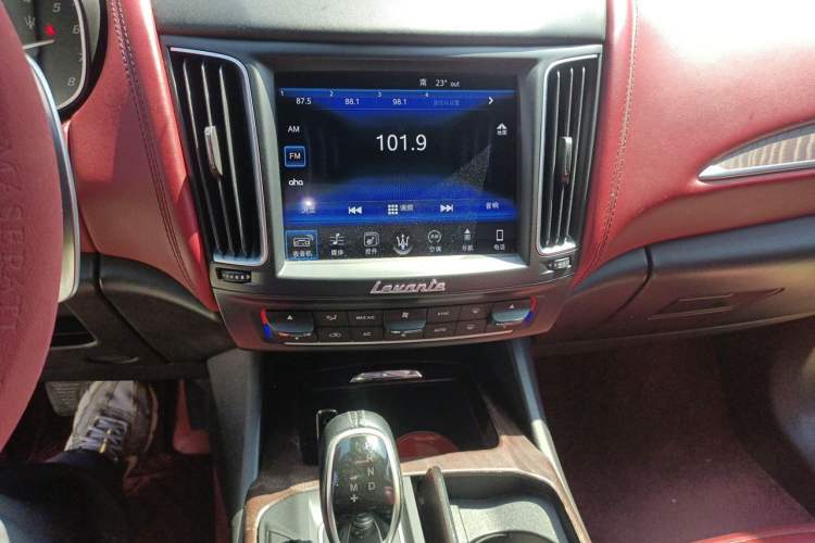 Used Maserati Levante 2016 3.0T Standard Edition Audio And AC Panel