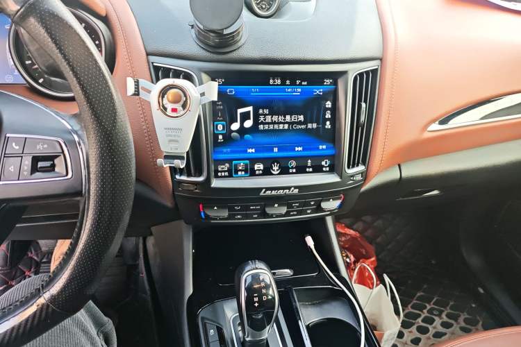 Used Maserati Levante 2016 3.0T Standard Edition Audio And AC Panel