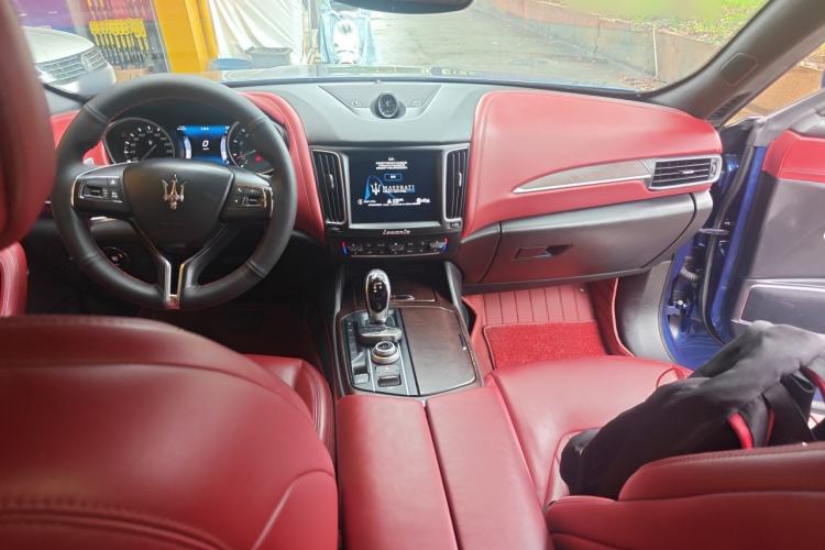 Used Maserati Levante 2016 3.0T Standard Edition Center Console