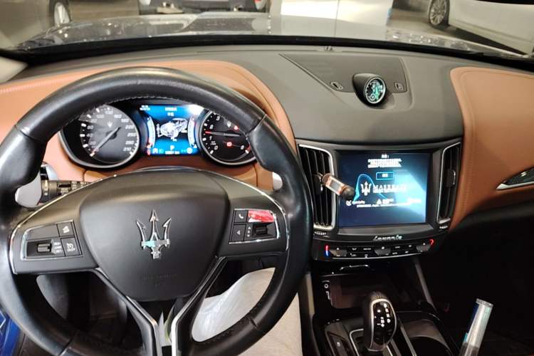 Used Maserati Levante 2016 3.0T Standard Edition Center Console