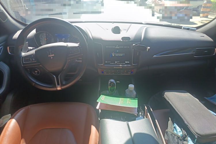 Used Maserati Levante 2016 3.0T Standard Edition Center Console