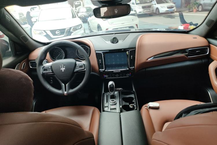 Used Maserati Levante 2016 3.0T Standard Edition Center Console