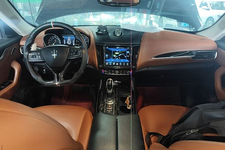 Used Maserati Levante 2016 3.0T Standard Edition Center Console
