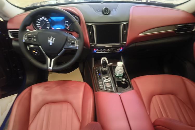 Used Maserati Levante 2016 3.0T Standard Edition Center Console
