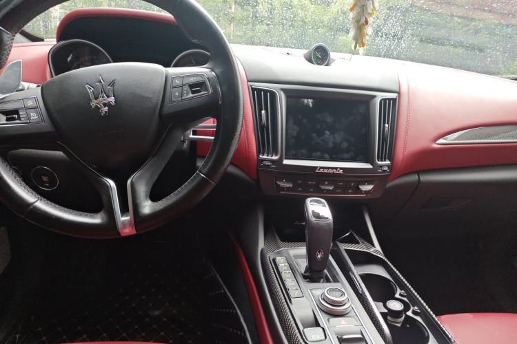 Used Maserati Levante 2016 3.0T Standard Edition Center Console