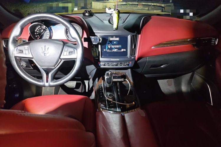 Used Maserati Levante 2016 3.0T Standard Edition Center Console