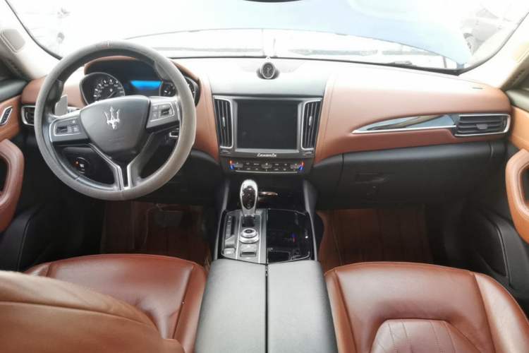 Used Maserati Levante 2016 3.0T Standard Edition Center Console